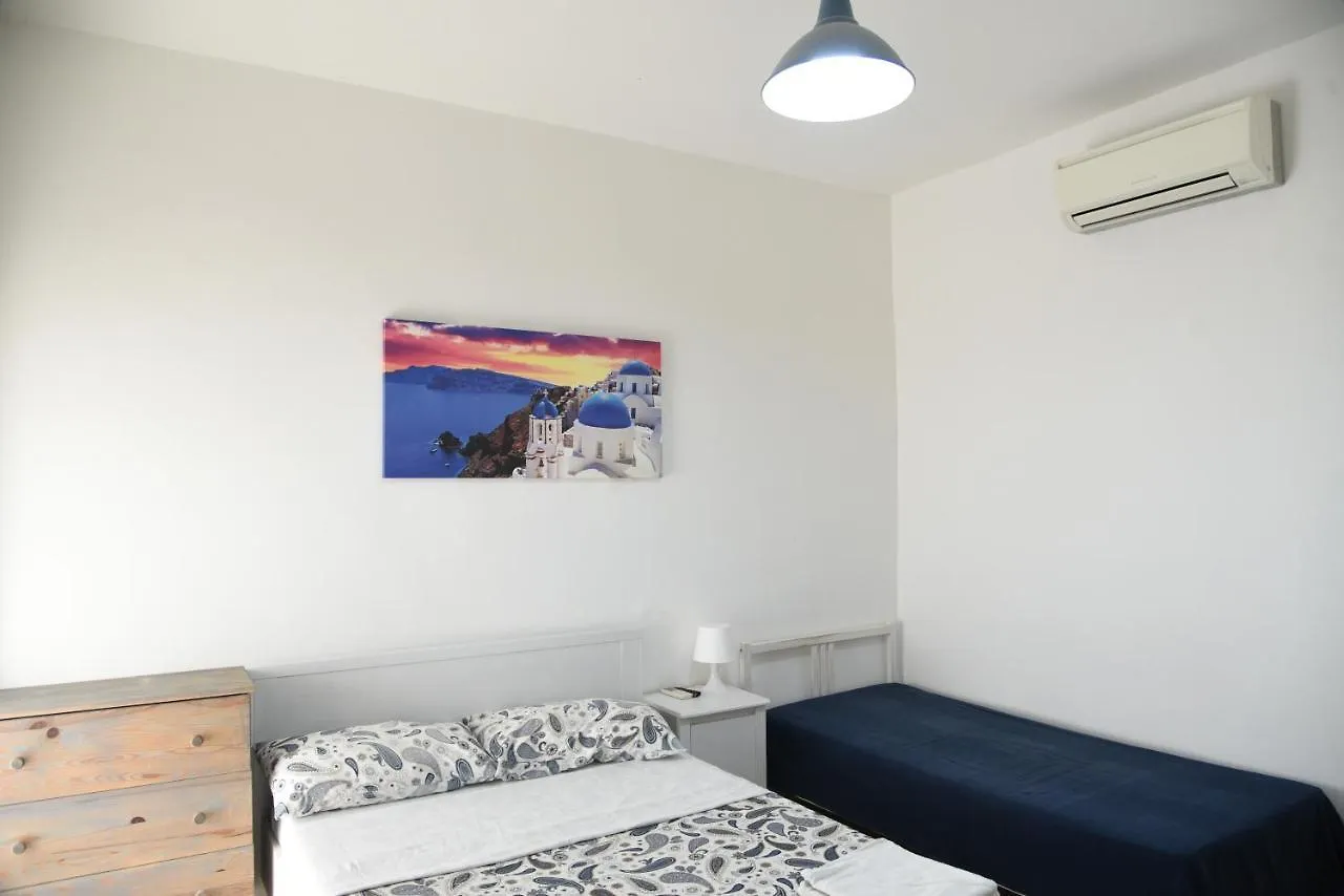 Corte Trecantaia 11 Holiday Hotel Bari 0*,